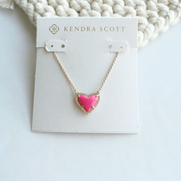 Authentic Kendra Scott Ari Heart Gold Magenta magnesite Pendant Necklace - Picture 1 of 3